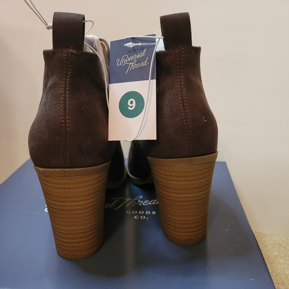 Women Boots - Picture 3 of 4